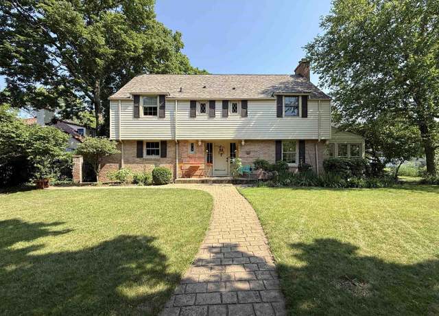 Property at 1801 Sherwood Dr SW, Beloit, WI 53511, 4 beds, 3.5 baths