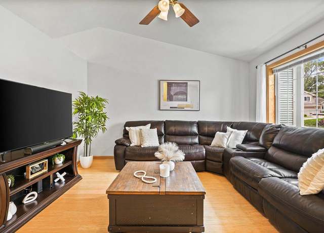 Property at 3631 Flagstone Cir, Middleton, WI 53562, 3 beds, 2 baths