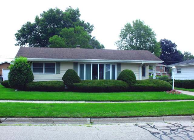 Property at 1241 S Pearl St, Janesville, WI 53546, 3 beds, 2 baths