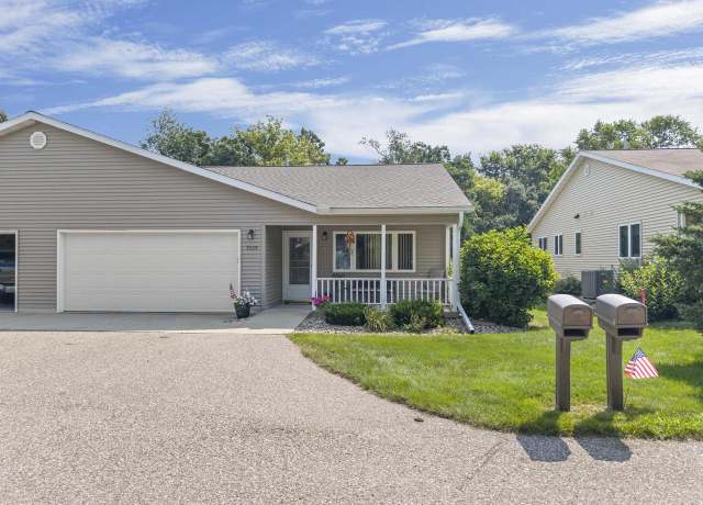 Property at 1529 15th St, Baraboo, WI 53913, 3 beds, 2.5 baths