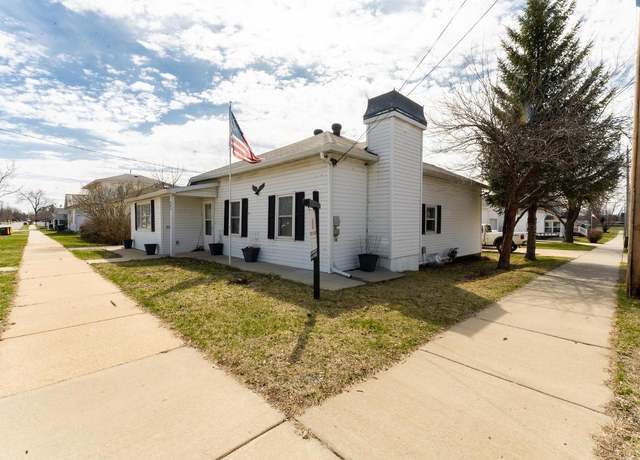 Property at 903 Hollister Ave, Tomah, WI 54660, 3 beds, 1 bath