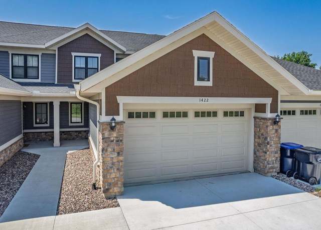 Property at 1422 Lake St, Baraboo, WI 53913, 3 beds, 2 baths