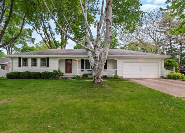 Property at 150 Lake Shore Ter, Beaver Dam, WI 53916, 3 beds, 1.5 baths