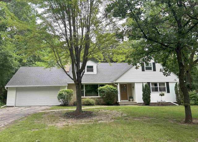 Property at 2948 Witzel Ave, Oshkosh, WI 54904, 4 beds, 2 baths