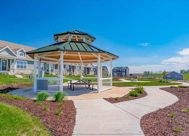 Property at 660 Hillcrest Dr, Waunakee, WI 53597, 3 beds, 2 baths