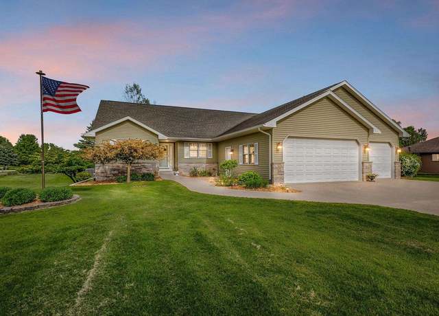 Property at N5798 Lakeview Dr, Green Lake, WI 54941, 3 beds, 2.5 baths