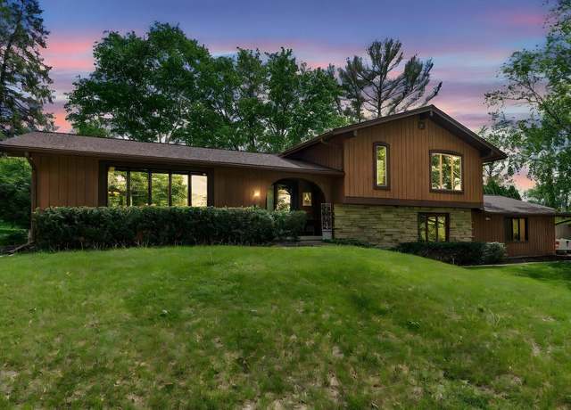 Property at 15 Preston Dr, Platteville, WI 53818, 4 beds, 4 baths