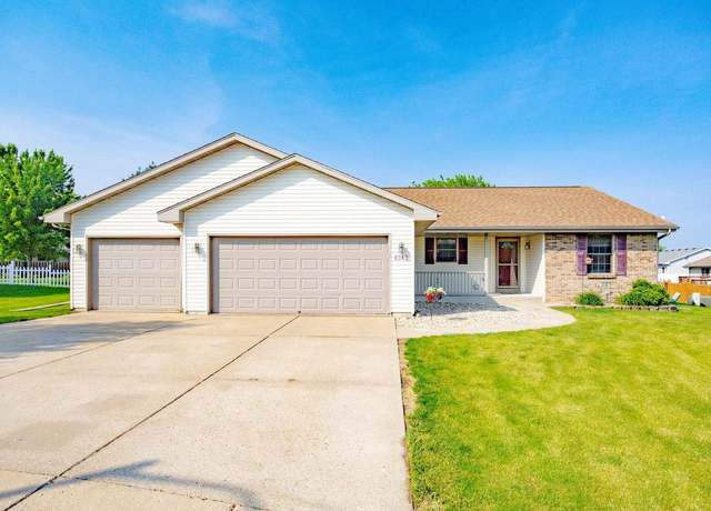 Property at 4343 Edgeview Ct, Janesville, WI 53545, 3 beds, 2 baths