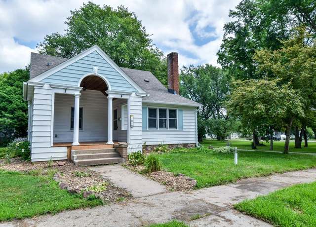 Property at 1016 East St, Baraboo, WI 53913, 4 beds, 1.5 baths