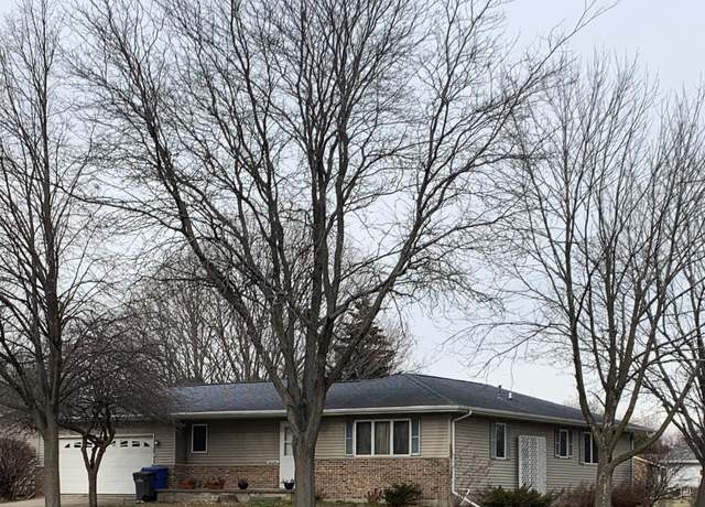 Property at 866 Oakwood Ln, Watertown, WI 53094, 3 beds, 2 baths