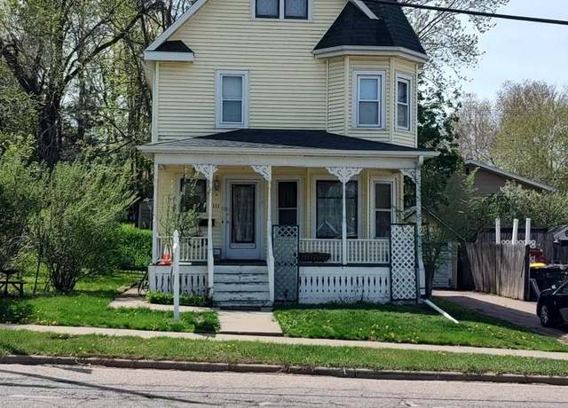 Property at 337 W Main St, Reedsburg, WI 53959, 3 beds, 1 bath