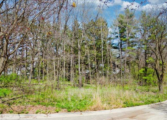 Property at 10 Larch Cir, Madison, WI 53705