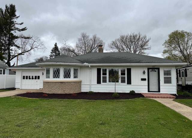 Property at 1203 E Memorial Dr, Janesville, WI 53545, 3 beds, 3 baths