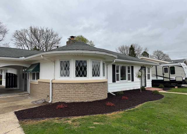 Property at 1203 E Memorial Dr, Janesville, WI 53545, 3 beds, 3 baths