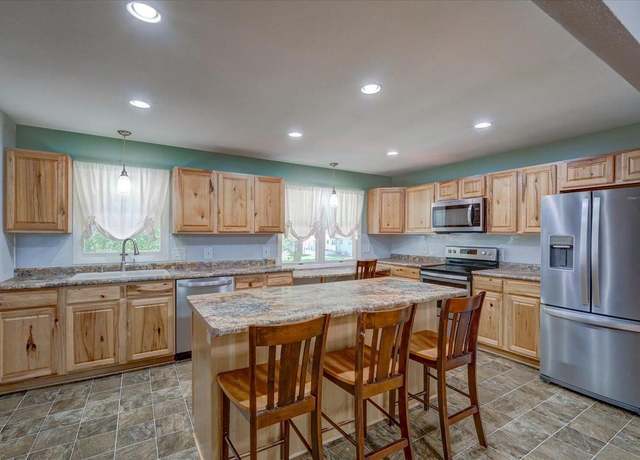 Property at 1317 Debra Ln, Madison, WI 53704, 3 beds, 2 baths