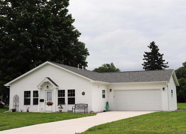 Property at 1811 Wolcott St, Janesville, WI 53546, 2 beds, 2 baths