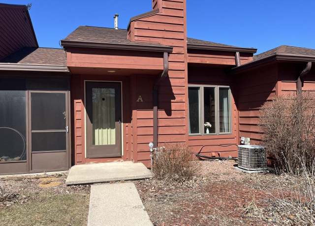 Property at 2240 Meadowbrook Ct, Oshkosh, WI 54904, 2 beds, 1 bath
