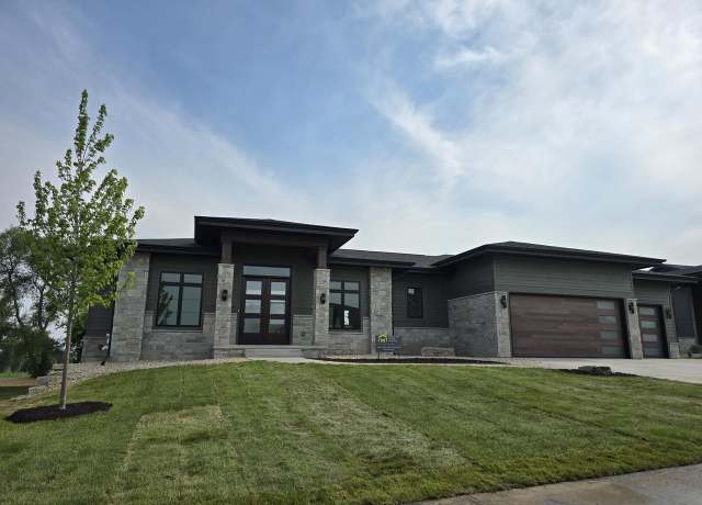 Property at 1102 Moll Dr, Waunakee, WI 53597, 5 beds, 3.5 baths