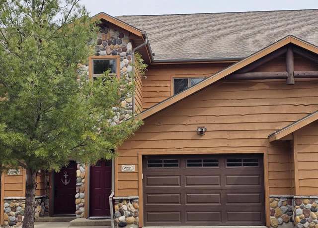 Property at W4134 Vista Dr, Mauston, WI 53948, 3 beds, 2 baths