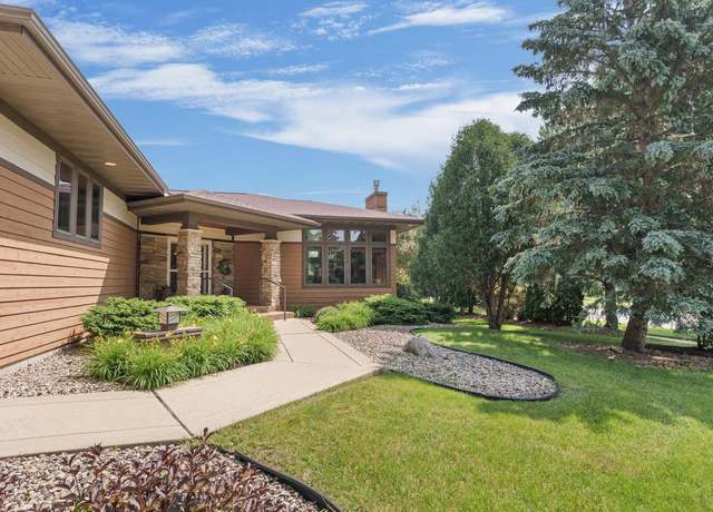 Property at 2 Grove Cir, Madison, WI 53719, 2 beds, 3 baths