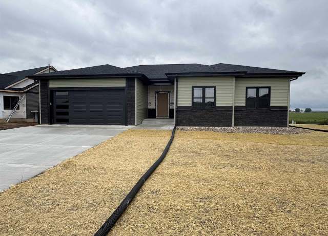 Property at 252 Falcon Ct, Sauk City, WI 53583, 3 beds, 2.5 baths