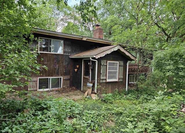Property at 1003 Ellis Ave, Baraboo, WI 53913, 3 beds, 2 baths