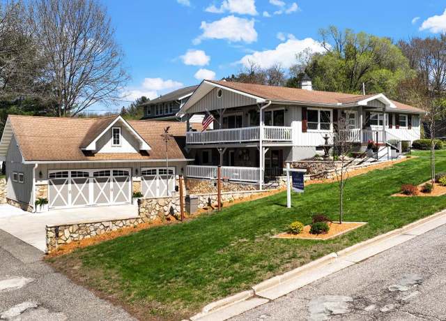 Property at 1105 Oak St, Wisconsin Dells, WI 53965, 5 beds, 2.5 baths