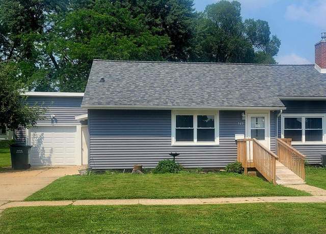 Property at 525 10th St, Baraboo, WI 53913, 3 beds, 2 baths