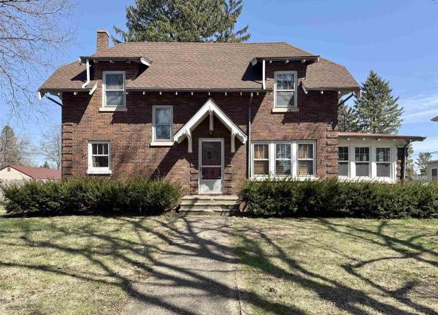 Property at 407 Highland Park Ave, Clinton, WI 53525, 3 beds, 1 bath