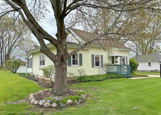 Property at 2120 S Jackson St, Janesville, WI 53546, 3 beds, 1.5 baths