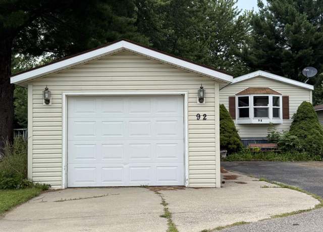 Property at 92 Woodland Dr, Wisconsin Dells, WI 53965, 3 beds, 2 baths