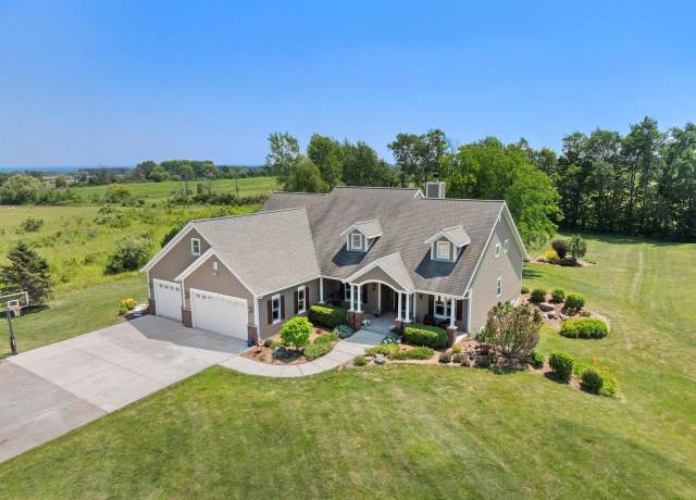 Property at 631 Cedar Ave, Cedar Grove, WI 53013, 4 beds, 2.5 baths