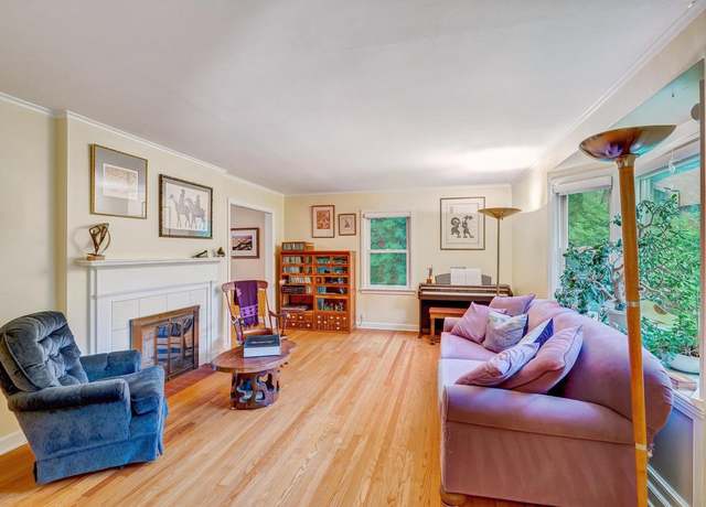 Property at 818 Ottawa Trl, Madison, WI 53711, 3 beds, 1.5 baths