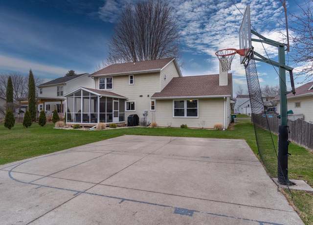 Property at 5805 Black Walnut Dr, Mcfarland, WI 53558, 3 beds, 2.5 baths
