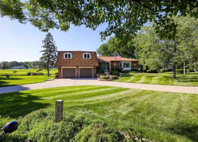 Property at 600 Woodview Dr, Sun Prairie, WI 53590, 3 beds, 3 baths