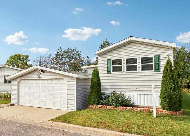 Property at 126 S Aire Dr, Reedsburg, WI 53959, 4 beds, 2 baths