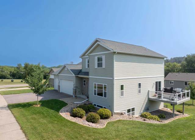 Property at 1225 Springbrook Dr, Baraboo, WI 53913, 3 beds, 3 baths