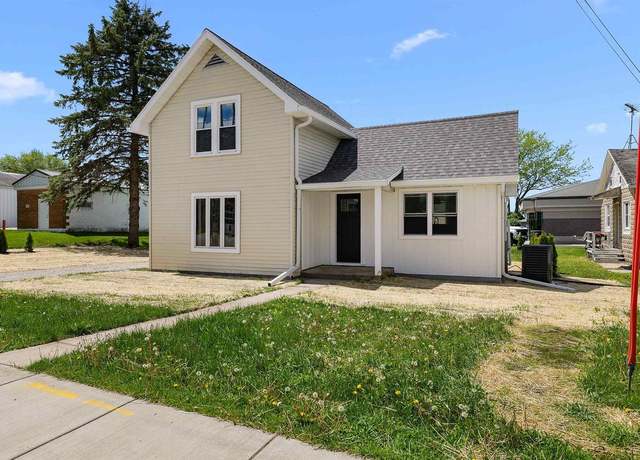 Property at 103 S Madison St, Friesland, WI 53935, 3 beds, 1 bath
