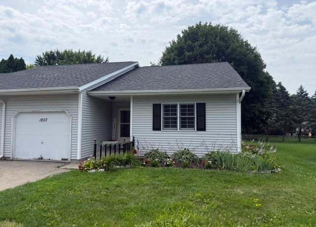 Property at 1207 Louisa St, Watertown, WI 53098, 3 beds, 1 bath