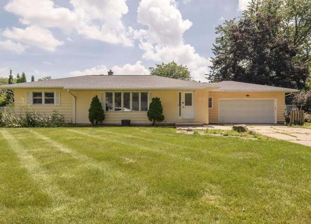 Property at 310 Crestview Dr, Waterloo, WI 53594, 3 beds, 2 baths
