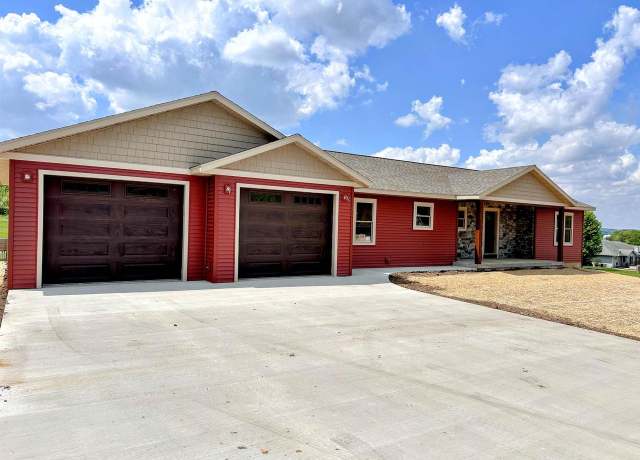 Property at 38069 Red Cedar Cir, Prairie Du Chien, WI 53821, 3 beds, 2 baths