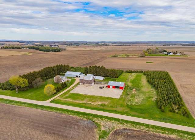 Property at W6306 Hall Rd, Poynette, WI 53955, 3 beds, 1.5 baths