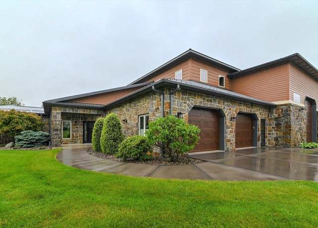 Property at 1081 Eagle Ct, Edgerton, WI 53534, 3 beds, 2.5 baths