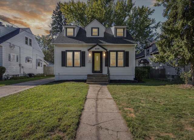 Property at 806 Blaine Ave, Janesville, WI 53545, 2 beds, 1 bath