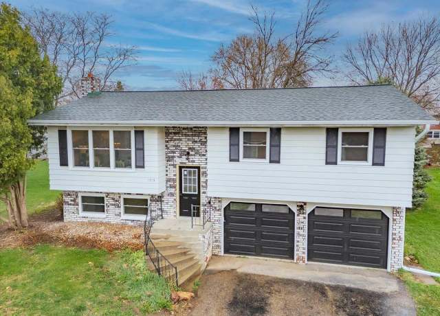 Property at 1215 10th St, Baraboo, WI 53913, 3 beds, 2 baths