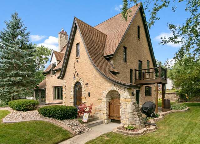 Property at 523 W Edgewater St, Portage, WI 53901, 5 beds, 3 baths