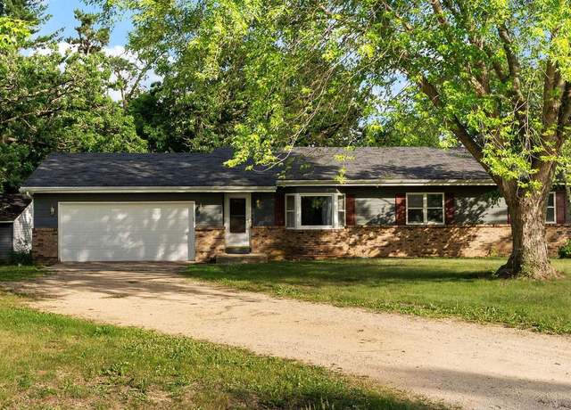 Property at 4701 W Woods Edge Rd, Janesville, WI 53548, 3 beds, 2 baths