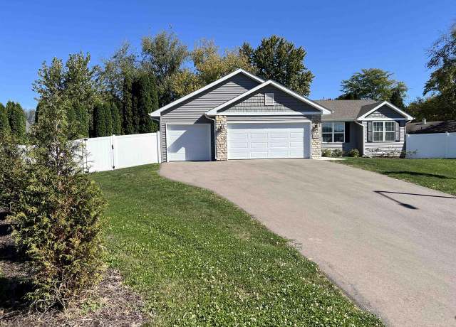 Property at 1615 Creston Park Dr, Janesville, WI 53545, 3 beds, 2 baths