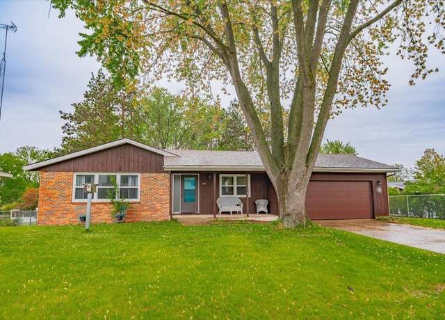 Property at 864 Suellen Ln, Portage, WI 53901, 3 beds, 2 baths