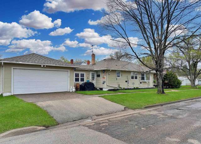 Property at 902 E Broadway St, Prairie Du Chien, WI 53821, 2 beds, 2 baths